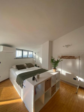Charming studio next to Fiera with Terrace and parking
